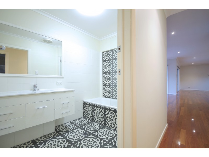 76 Twenty Fifth Avenue, Palm Beach QLD 4221