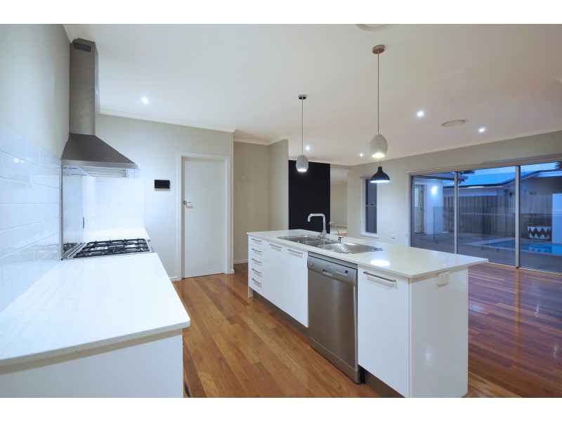 76 Twenty Fifth Avenue, Palm Beach QLD 4221