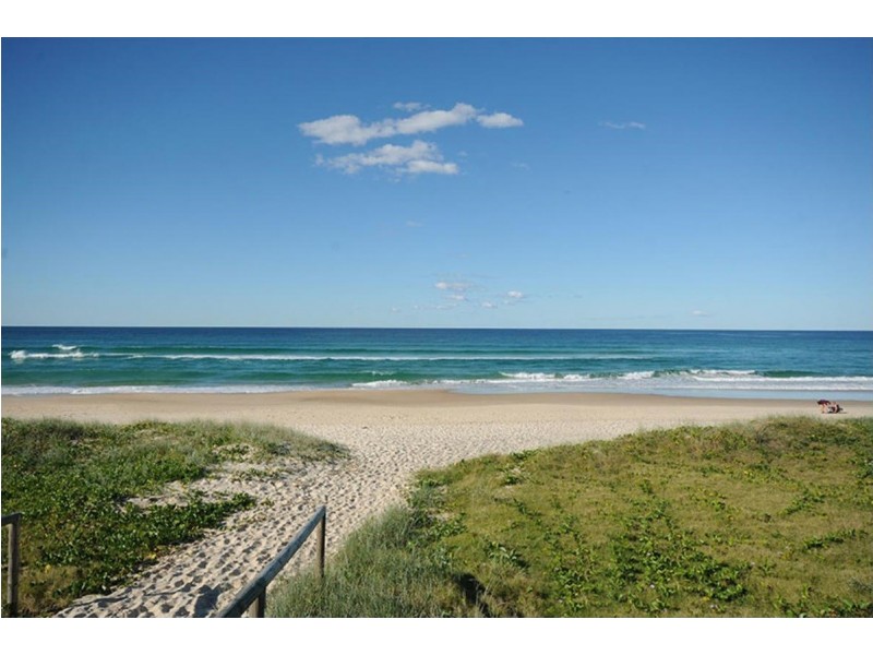 76 Twenty Fifth Avenue, Palm Beach QLD 4221
