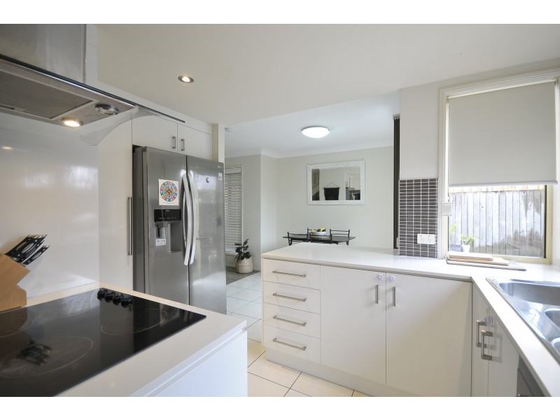4/4 Twenty Sixth Avenue, Palm Beach QLD 4221