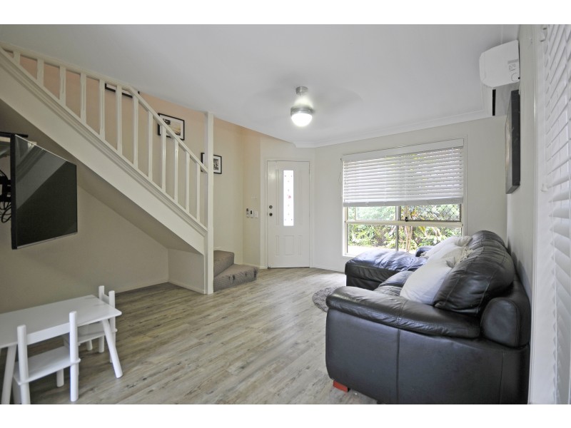 4/4 Twenty Sixth Avenue, Palm Beach QLD 4221