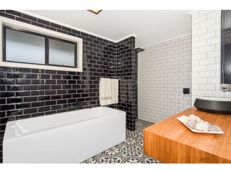 10 Swordfish Court, Palm Beach QLD 4221