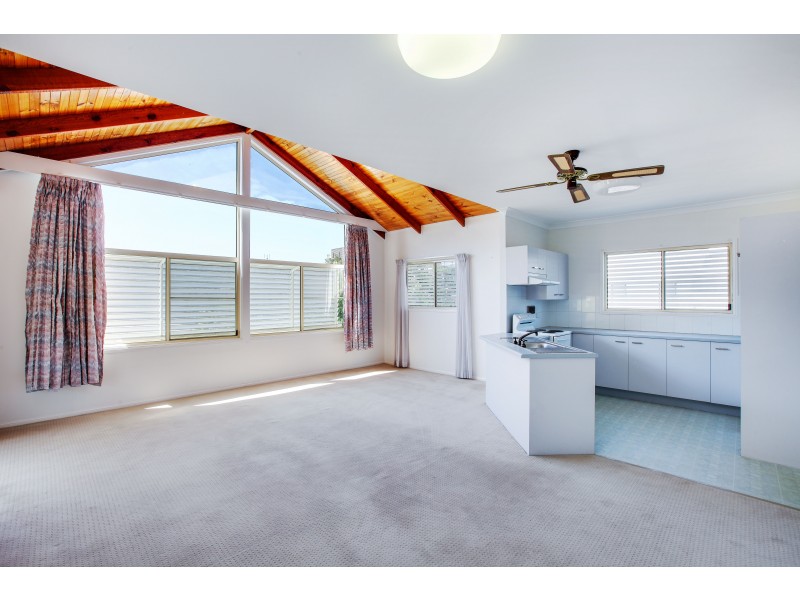 2/115 Petrel Avenue, Mermaid Beach QLD 4218