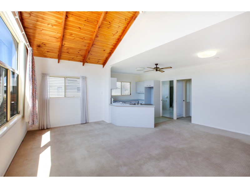 2/115 Petrel Avenue, Mermaid Beach QLD 4218