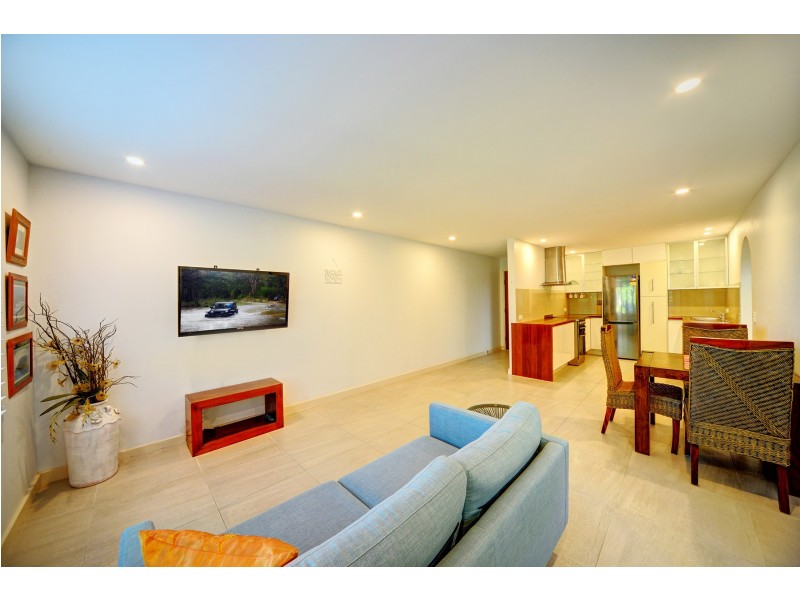 8/11 Nalla Court, Palm Beach QLD 4221