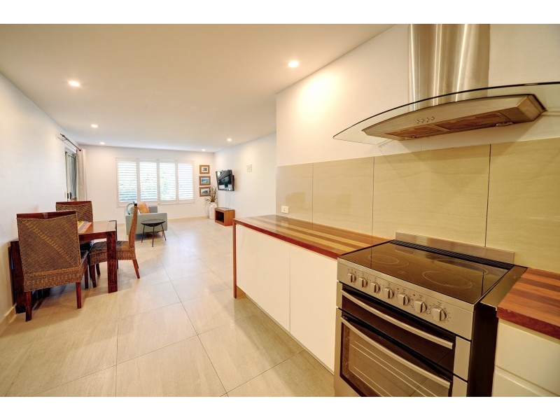 8/11 Nalla Court, Palm Beach QLD 4221