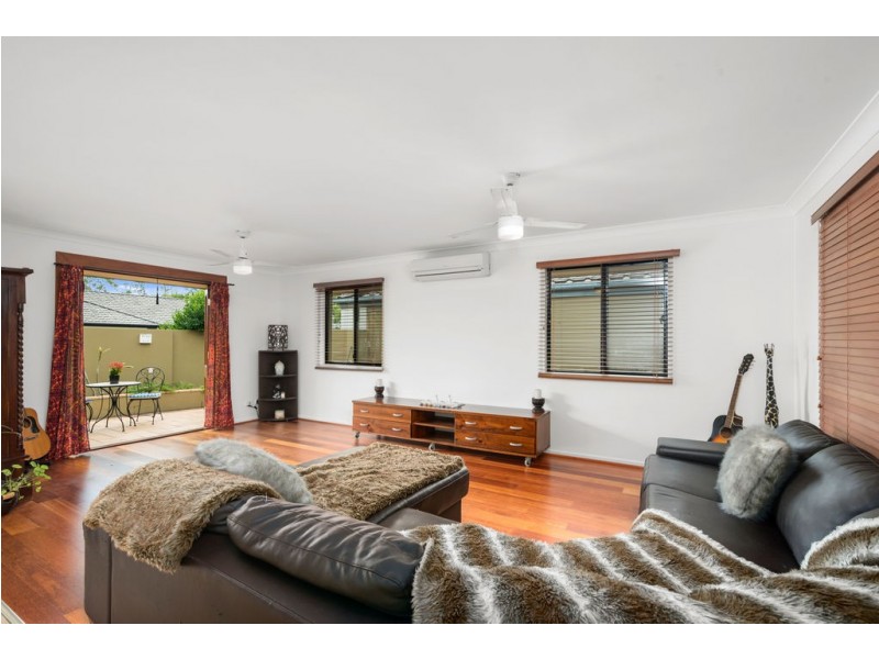 11 Seville Circuit, Burleigh Waters QLD 4220