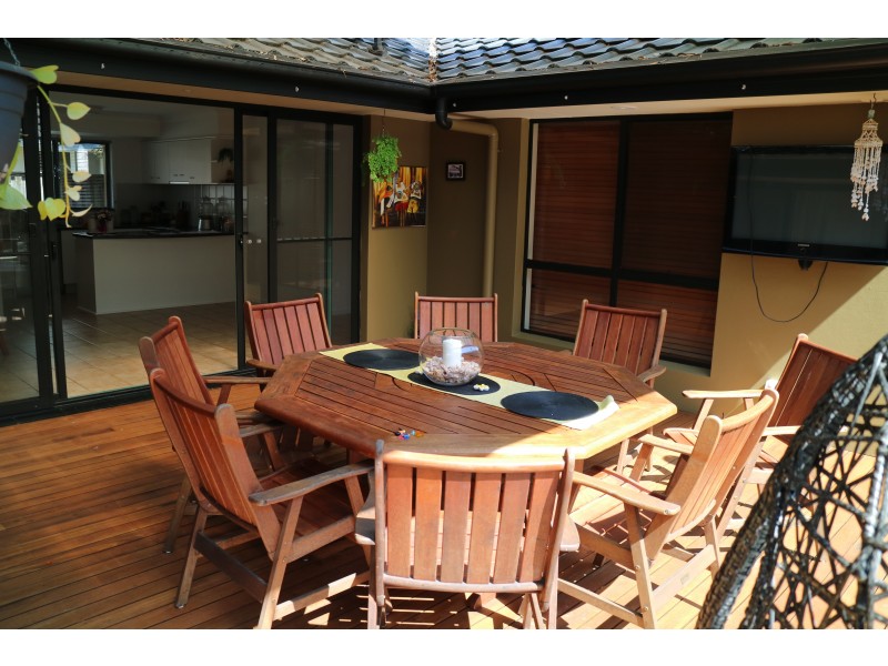 11 Seville Circuit, Burleigh Waters QLD 4220