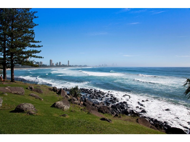 11 Seville Circuit, Burleigh Waters QLD 4220