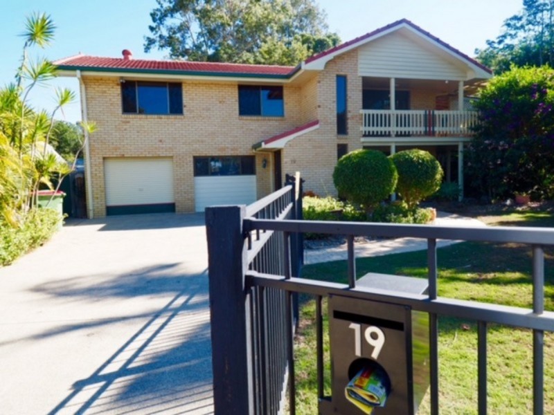 19 Myrtle Court, Palm Beach QLD 4221