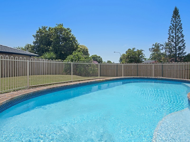 1 Cassia Court, Palm Beach QLD 4221