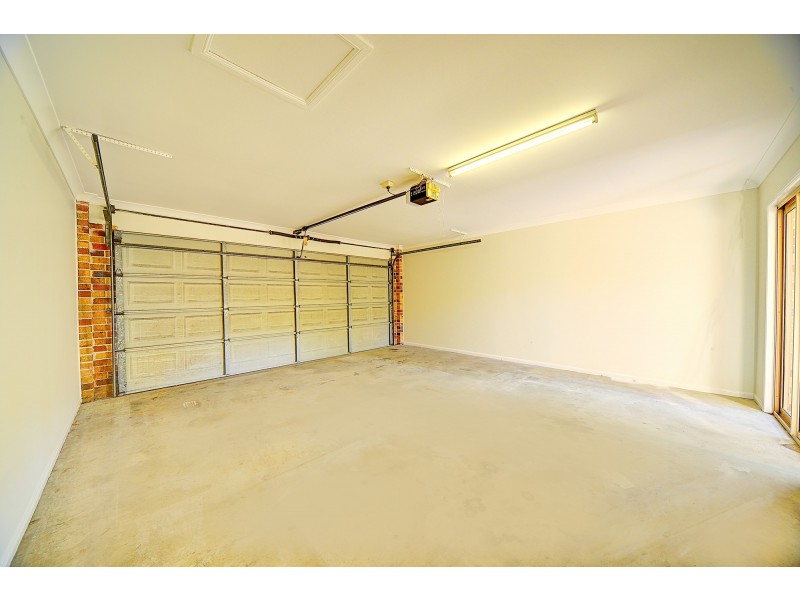 18 Hydrilla Court, Elanora QLD 4221