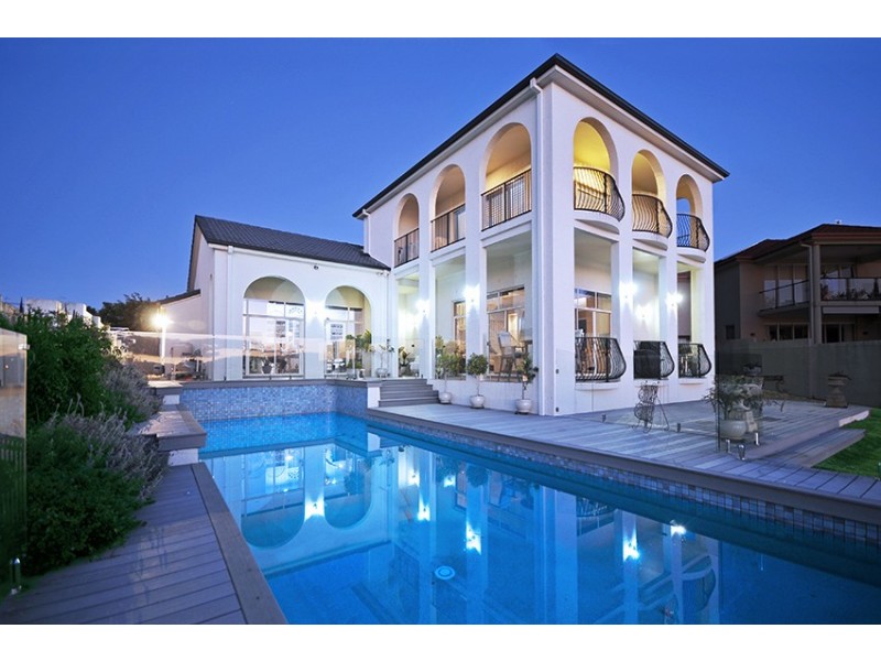 34 Staysail Crescent, Clear Island Waters QLD 4226