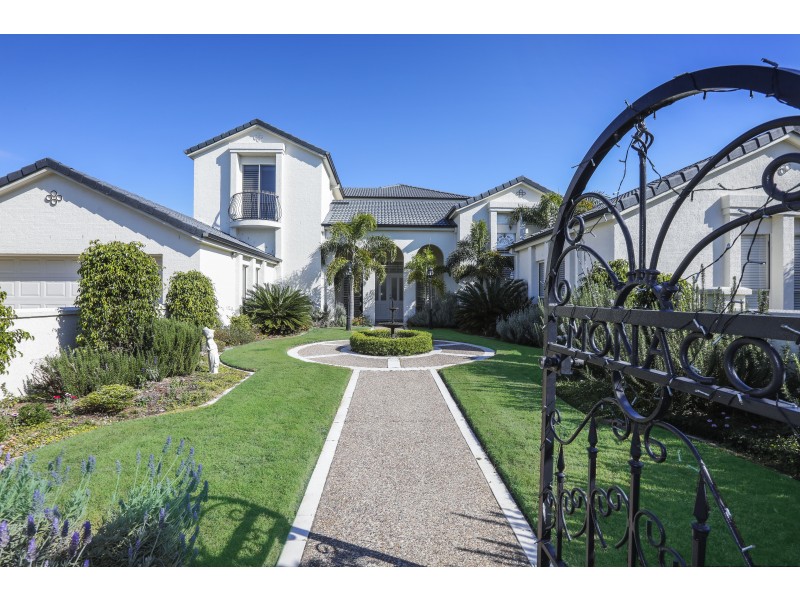 34 Staysail Crescent, Clear Island Waters QLD 4226