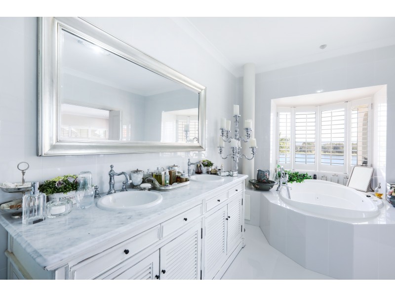 34 Staysail Crescent, Clear Island Waters QLD 4226