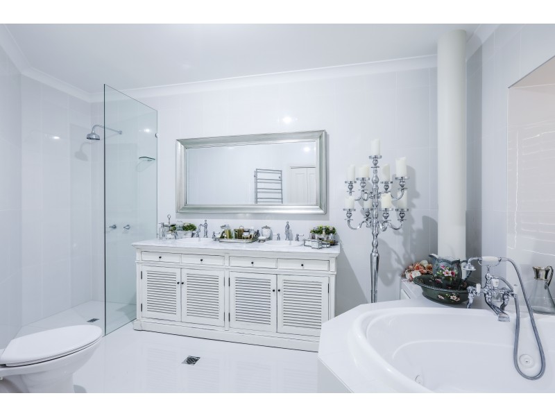 34 Staysail Crescent, Clear Island Waters QLD 4226