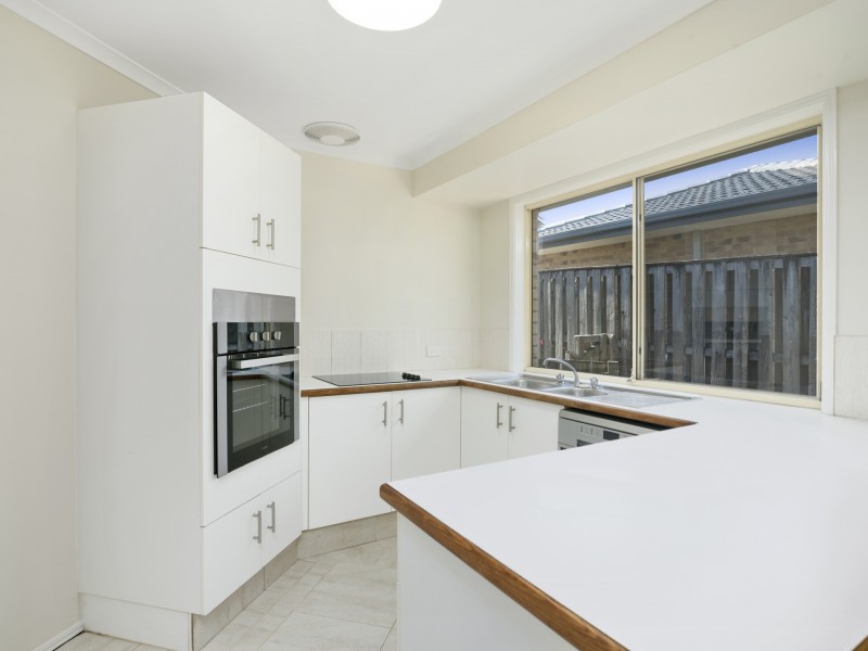 16 Daphne Court, Elanora QLD 4221