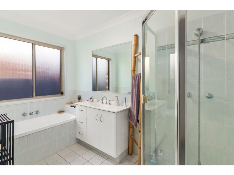 42 Tussock Crescent, Elanora QLD 4221