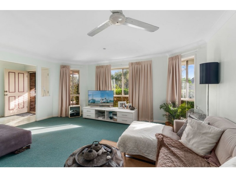 42 Tussock Crescent, Elanora QLD 4221