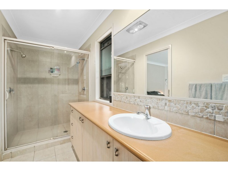 63 Simpsons Road, Elanora QLD 4221