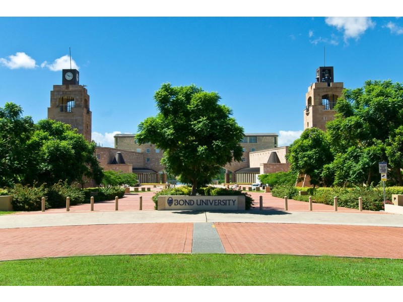 18 Daryl Drive, Varsity Lakes QLD 4227