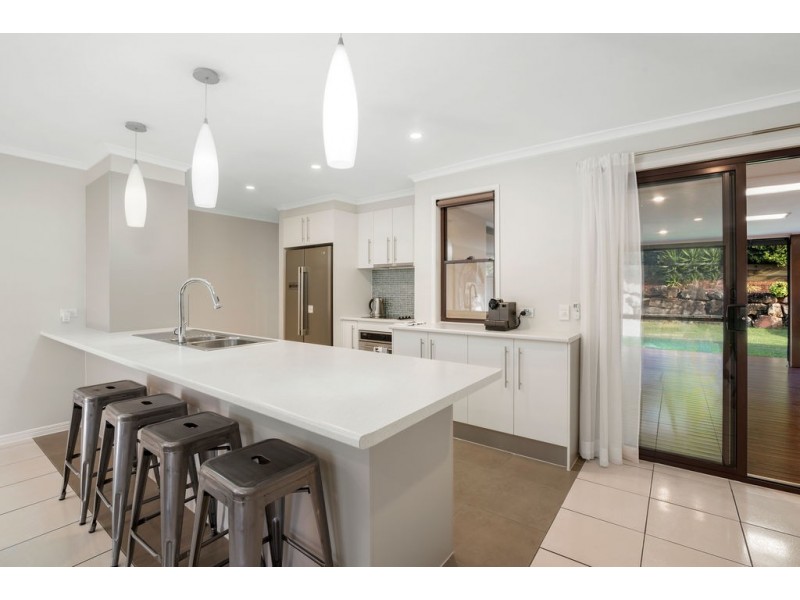 16 Lexington Drive, Worongary QLD 4213