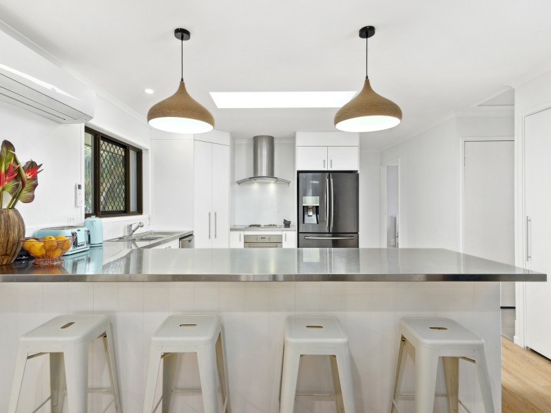 82 Saffron Street, Elanora QLD 4221