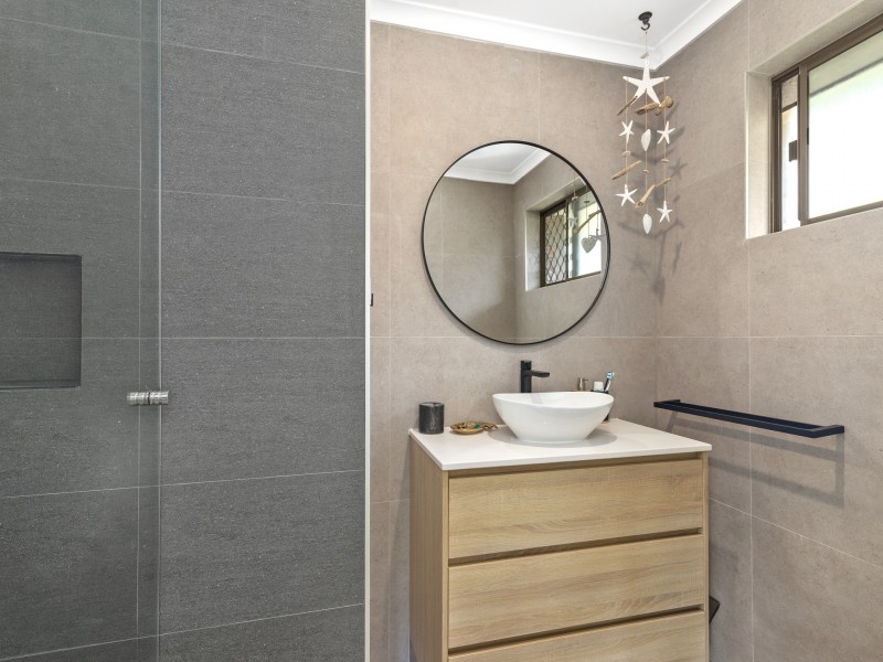 82 Saffron Street, Elanora QLD 4221