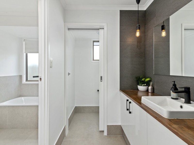 82 Saffron Street, Elanora QLD 4221