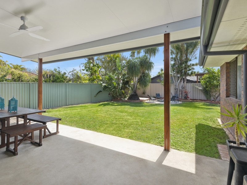 82 Saffron Street, Elanora QLD 4221