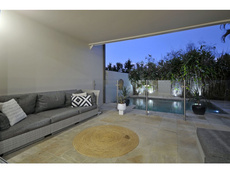 2/17 Bali Avenue, Palm Beach QLD 4221