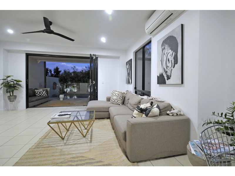2/17 Bali Avenue, Palm Beach QLD 4221