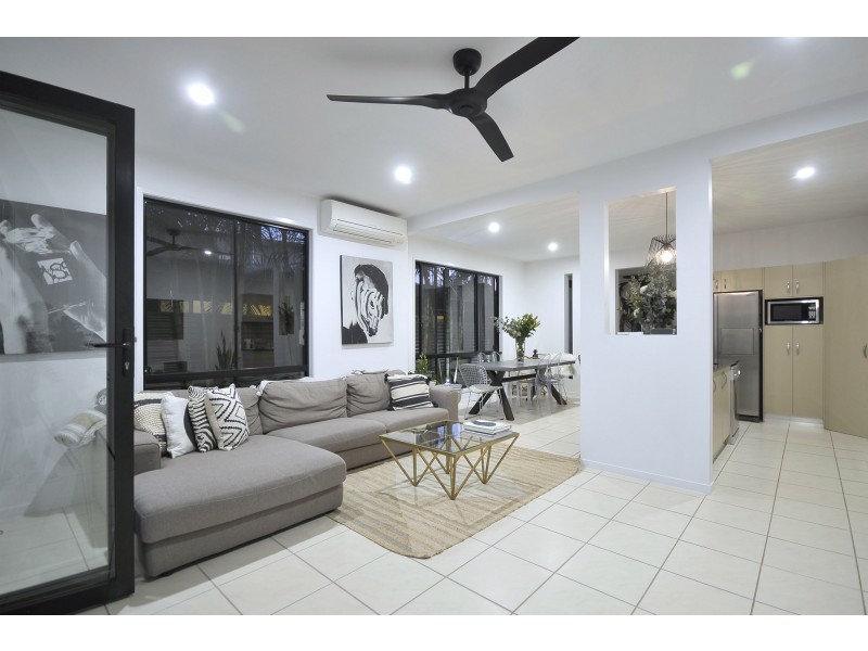 2/17 Bali Avenue, Palm Beach QLD 4221