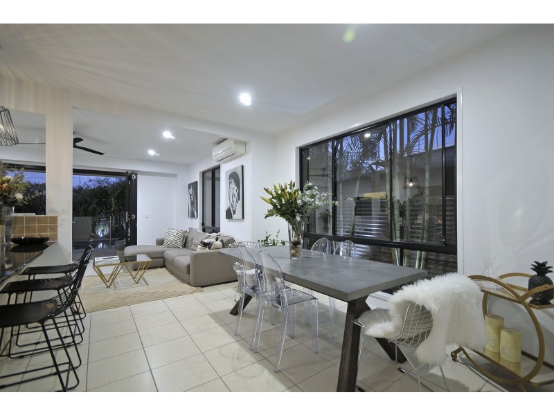 2/17 Bali Avenue, Palm Beach QLD 4221