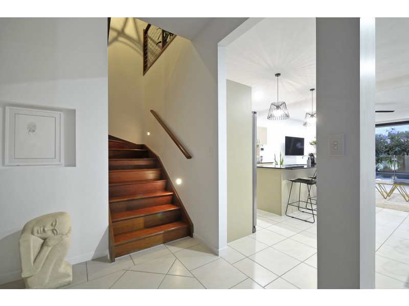 2/17 Bali Avenue, Palm Beach QLD 4221