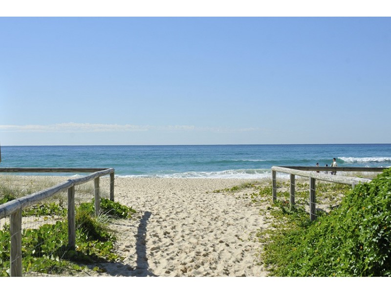 2/17 Bali Avenue, Palm Beach QLD 4221