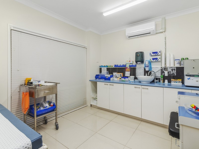 2 Saffron Street, Elanora QLD 4221