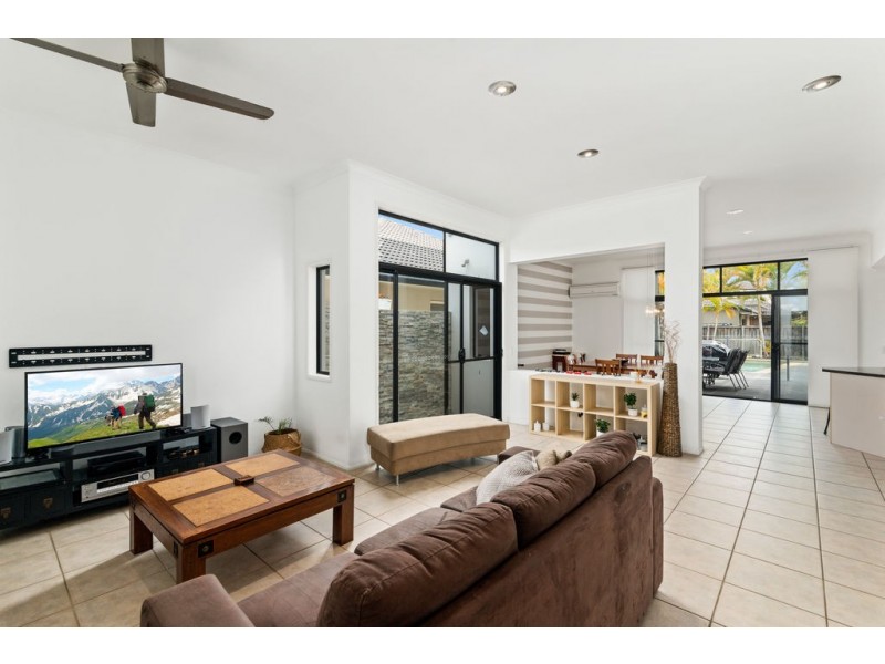 7 Shorehaven Place, Varsity Lakes QLD 4227