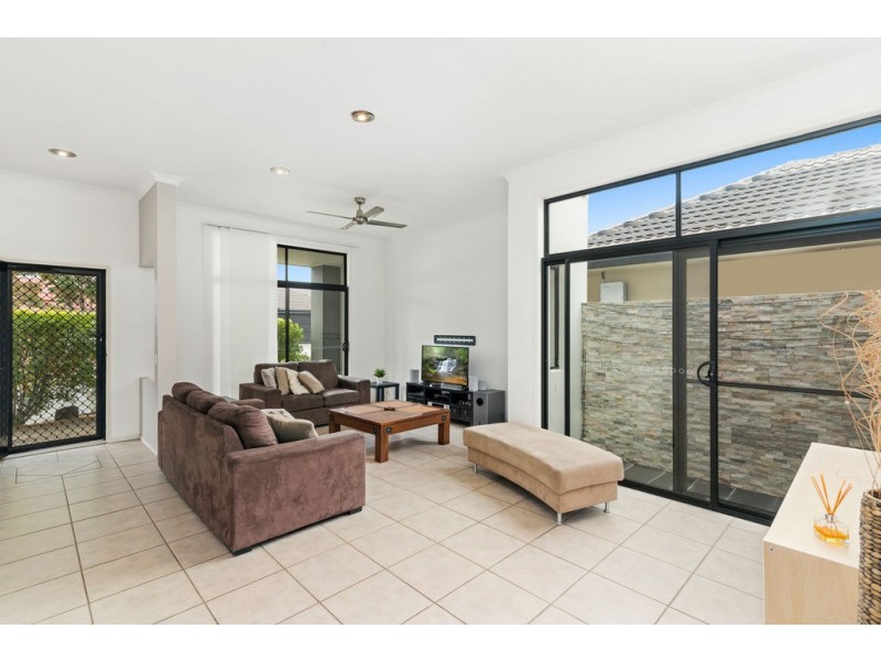 7 Shorehaven Place, Varsity Lakes QLD 4227