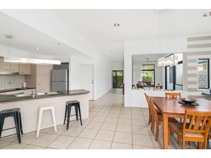 7 Shorehaven Place, Varsity Lakes QLD 4227