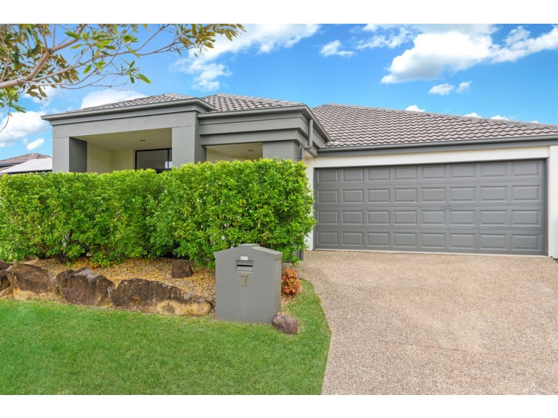 7 Shorehaven Place, Varsity Lakes QLD 4227