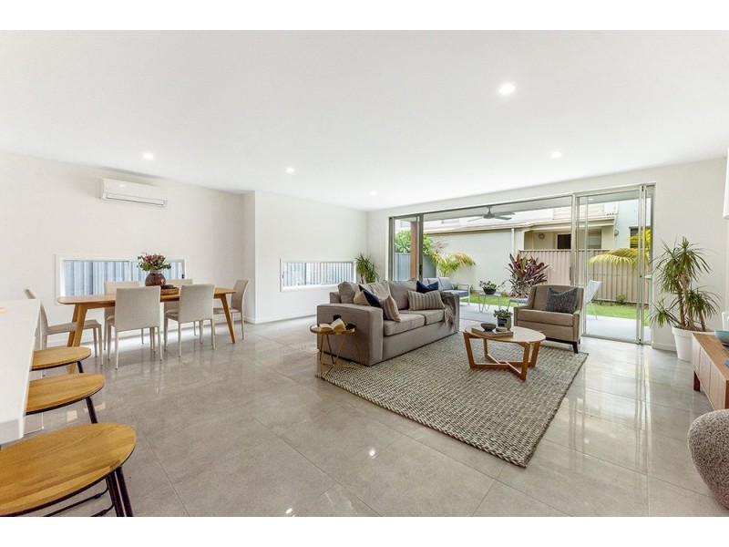 2/4 Beelyu Street, Burleigh Heads QLD 4220