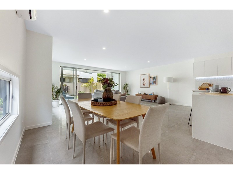 2/4 Beelyu Street, Burleigh Heads QLD 4220