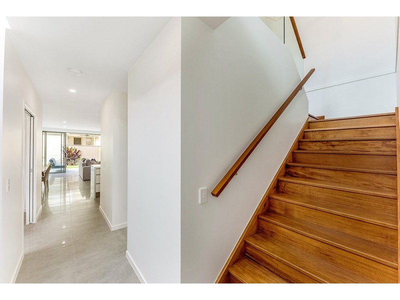 2/4 Beelyu Street, Burleigh Heads QLD 4220