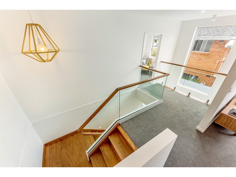 2/4 Beelyu Street, Burleigh Heads QLD 4220