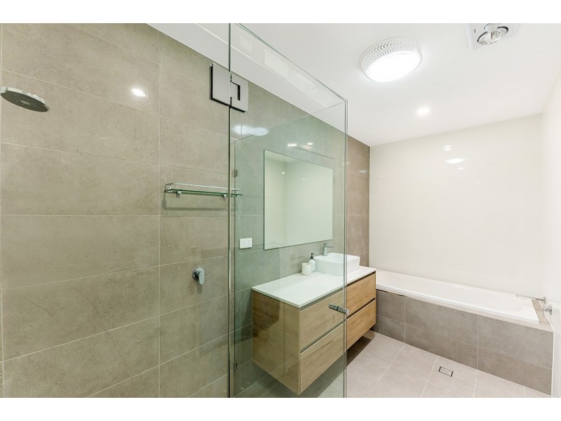 2/4 Beelyu Street, Burleigh Heads QLD 4220