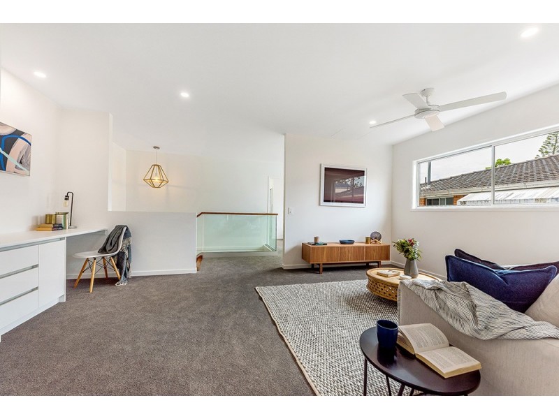 2/4 Beelyu Street, Burleigh Heads QLD 4220