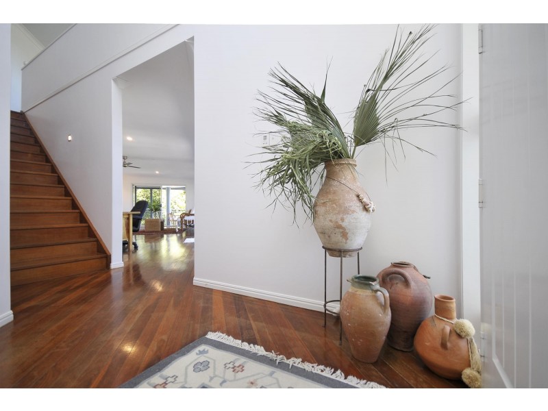 2 Albany Lane, Currumbin QLD 4223