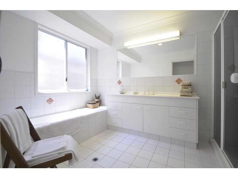 2 Albany Lane, Currumbin QLD 4223