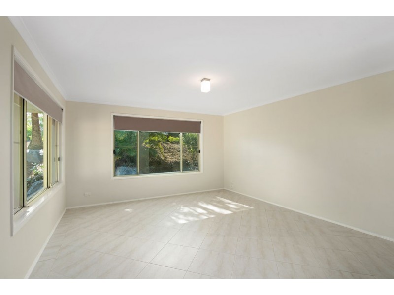 16 Daphne Court, Elanora QLD 4221